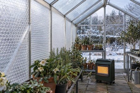 Är bubbelplast bra isolering i ett glasväxthus?