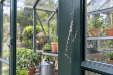 Repor på växthusets pulverlack – bedömning och åtgärd