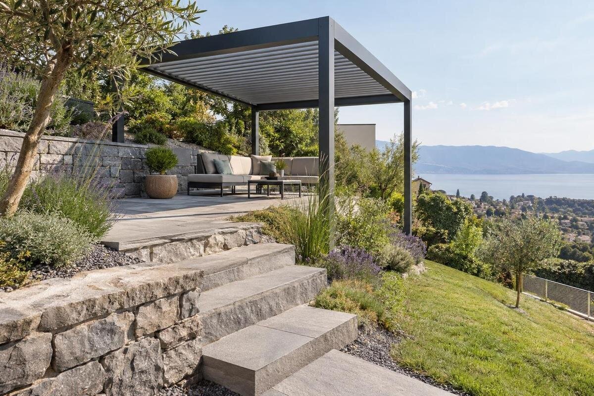 Planera en pergola på en uteplats med fall
