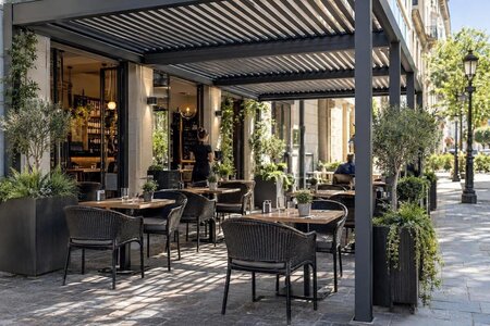 Så planerar du en pergola för caféets trottoarservering