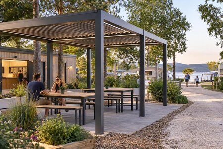 Planera gemensamma ytor med pergola på campingen