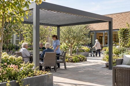 Planera en pergola för gården vid ett omsorgsboende